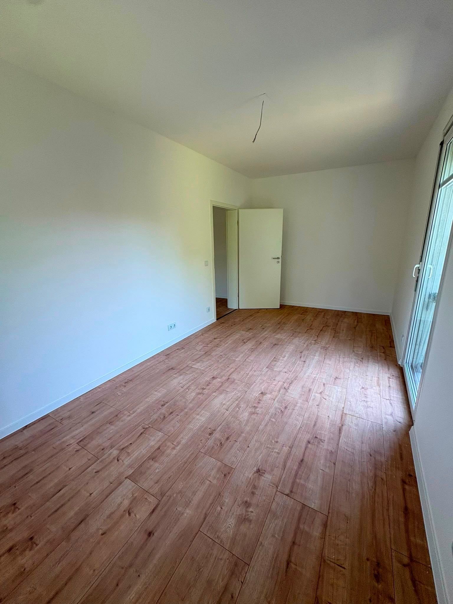Zimmer mit Balkontür