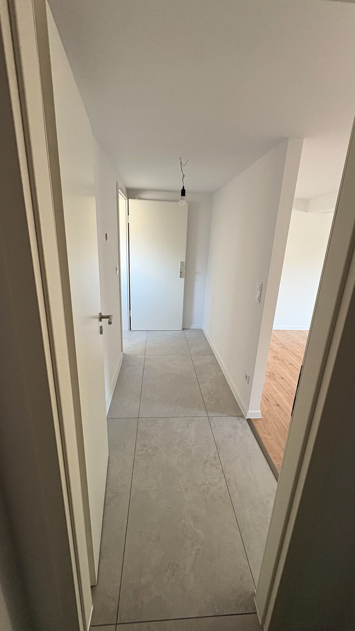 Bad mit WC und bodengleicher Dusche, Wohnung 3 Hahnstätten
